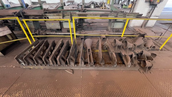 FARMER NORTON No. 4V-2M TWO ROLL STRAIGHTENING MACHINE