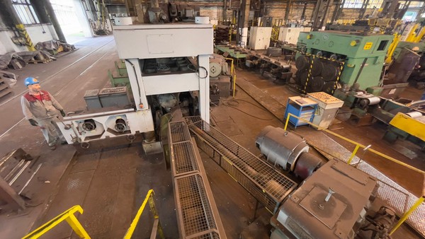 FARMER NORTON No. 4V-2M TWO ROLL STRAIGHTENING MACHINE