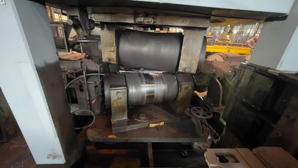 FARMER NORTON No. 4V-2M TWO ROLL STRAIGHTENING MACHINE